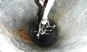 煙突内部断熱材撤去工事